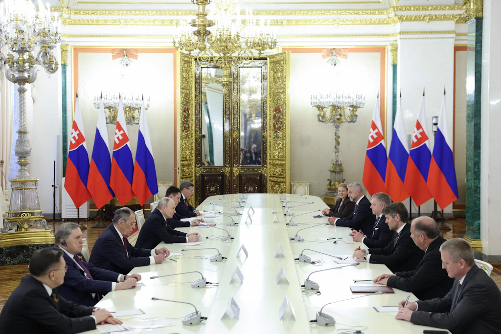 Robert Fico traf sich am Samstag im Kreml mit Wladimir Putin.
