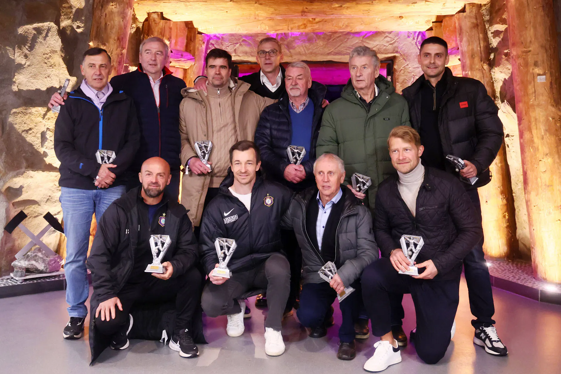 Harald Mothes (hinten, links) gehört zur "Elf aller Zeiten" des FC Erzgebirge Aue.