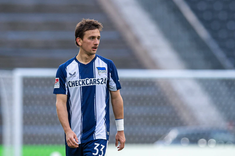Hertha-Pech! FC Bayern schießt Karbownik nach Bremen