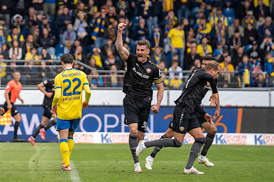 1:2 in Braunschweig: Stefan Kutschke will in seinem letzten Spiel für Dynamo Dresden mit der Mannschaft die Klasse halten.