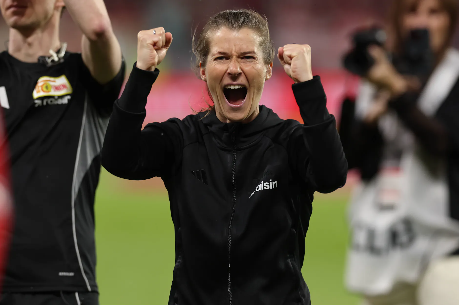 Trainerin Marie-Louise Eta jubelt nach dem Sieg des 1. FC Union Berlin.