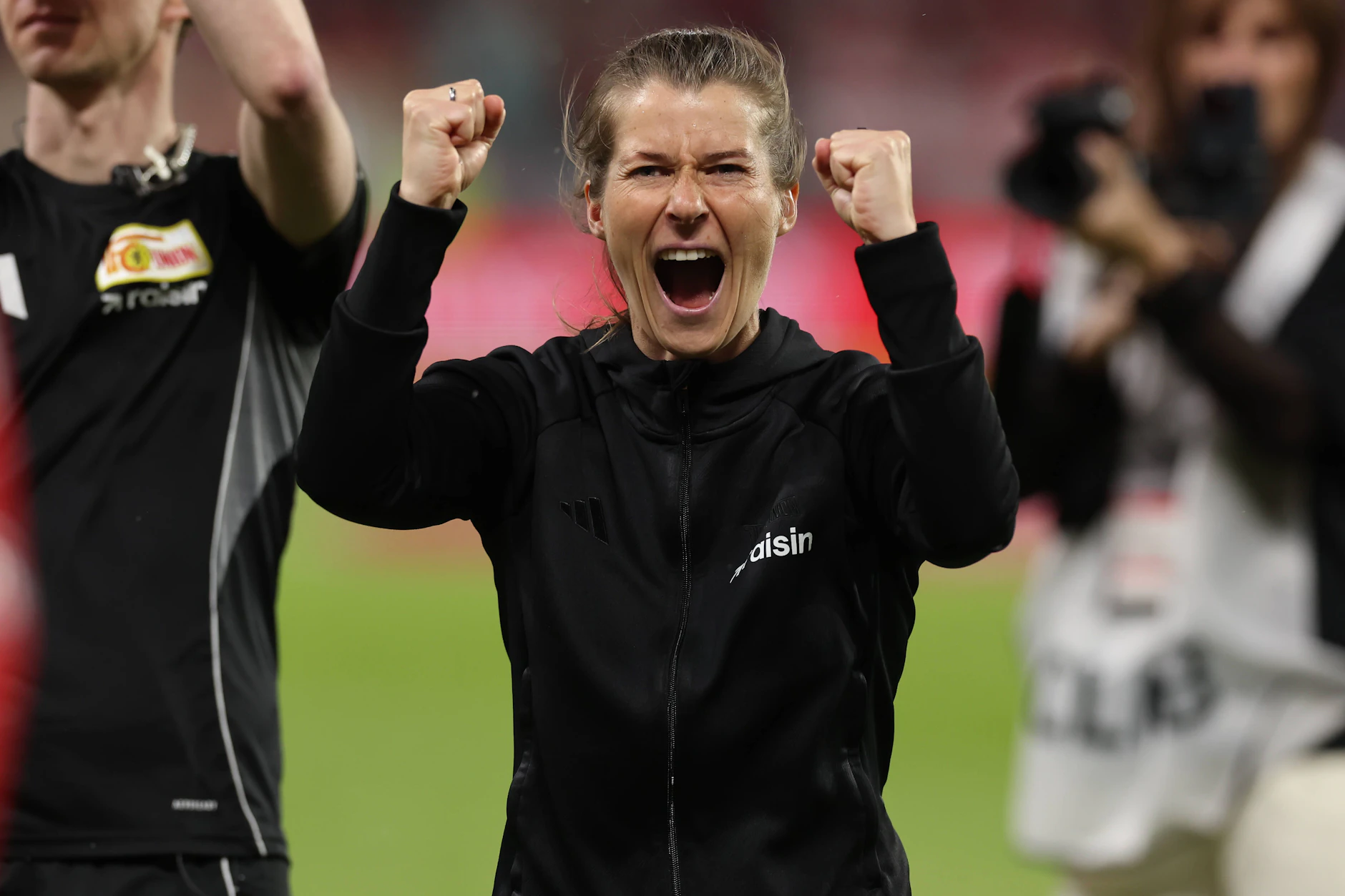 Trainerin Marie-Louise Eta jubelt nach dem Sieg des 1. FC Union Berlin.