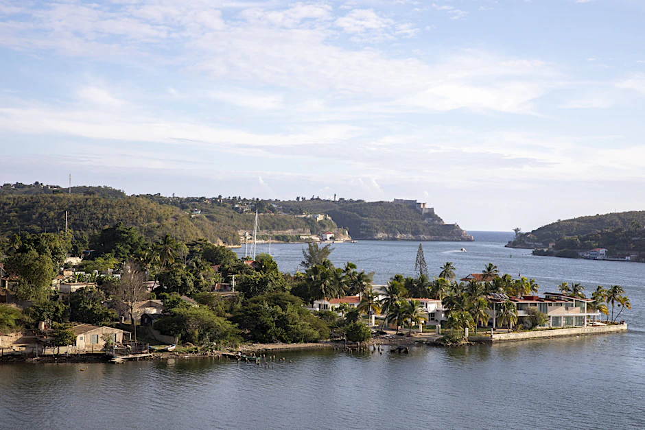 Blick auf die Hafeneinfahrt bei Santiago de Cuba