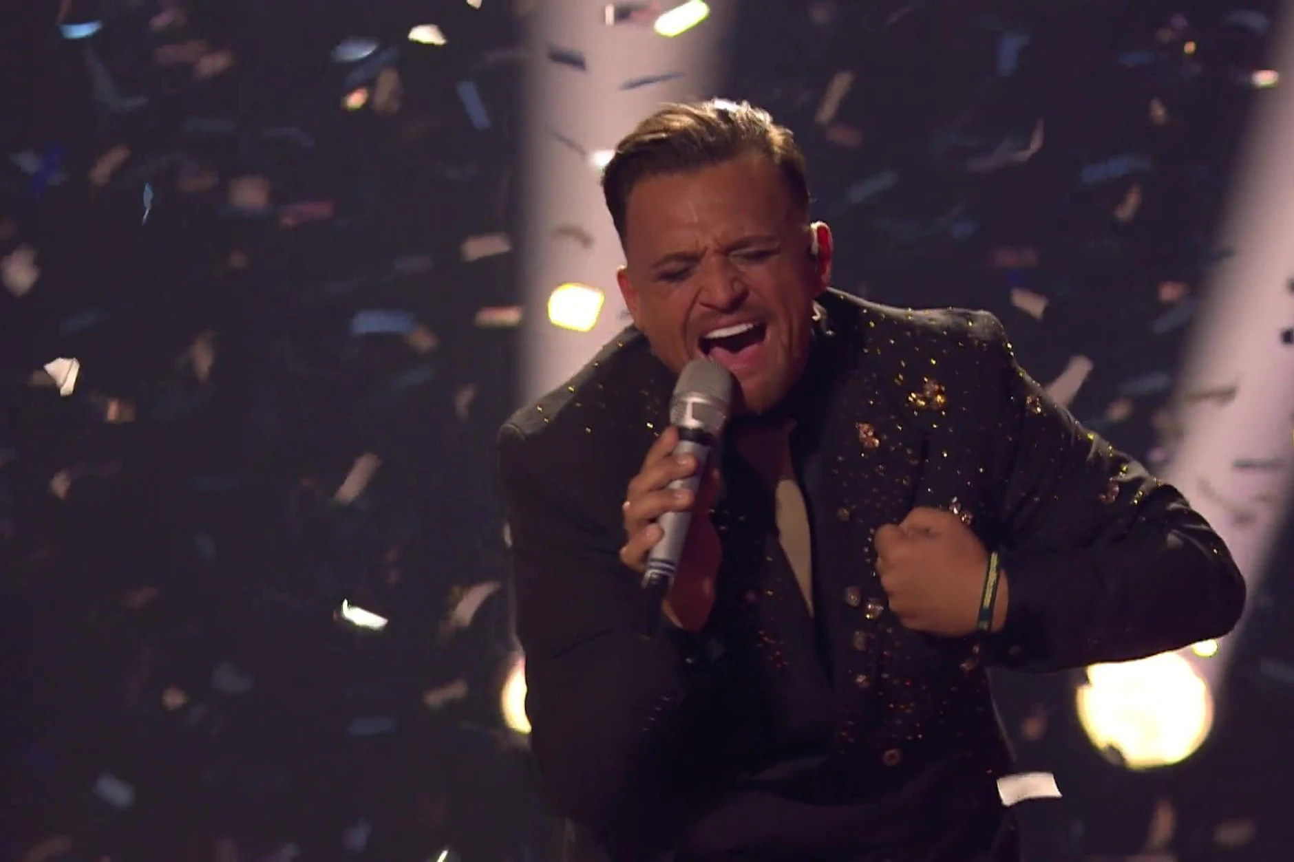 Menowin ibei seinem Auftritt nach dem DSDS-Sieg.