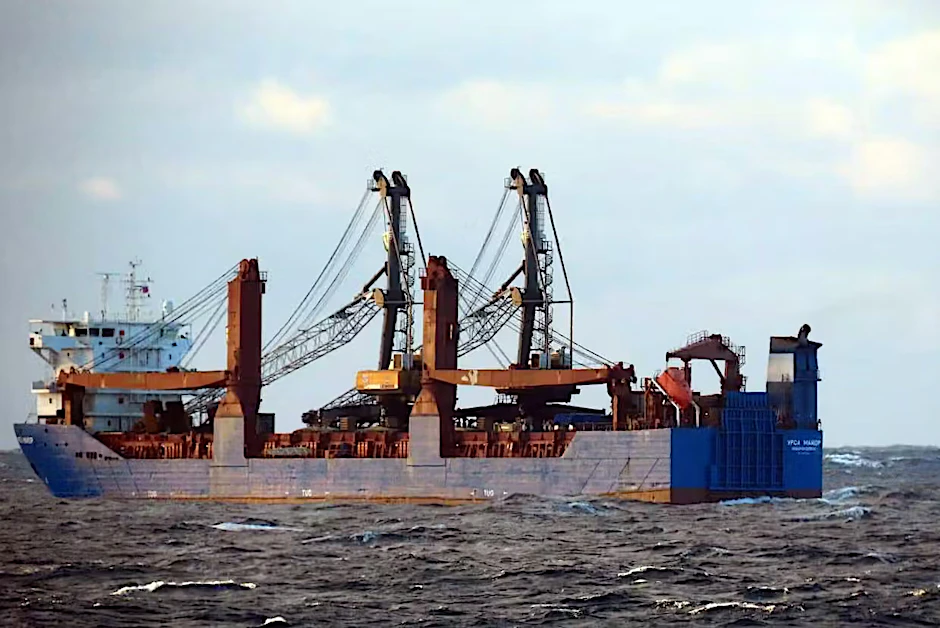 Das russische Frachtschiff „Ursa Major“ auf einem Foto der portugiesischen Marine