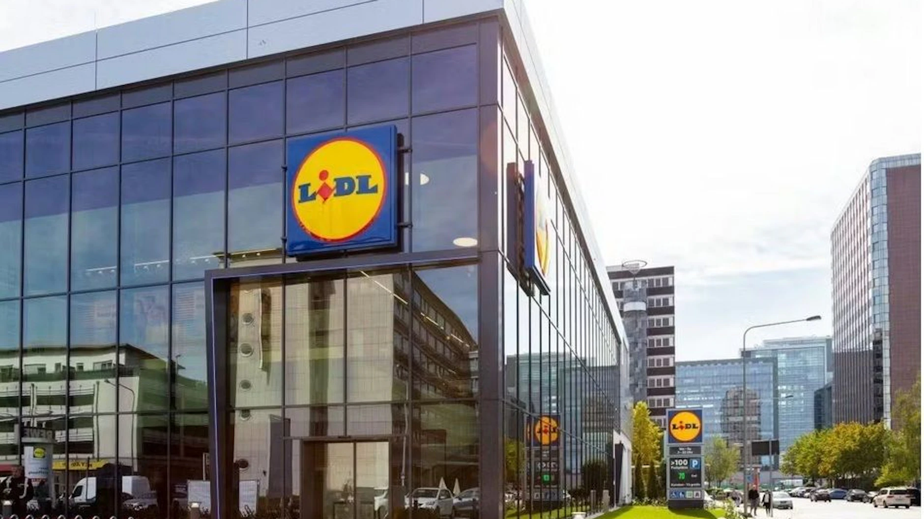 Camping, Bettwaren und XL- Mode bei Lidl