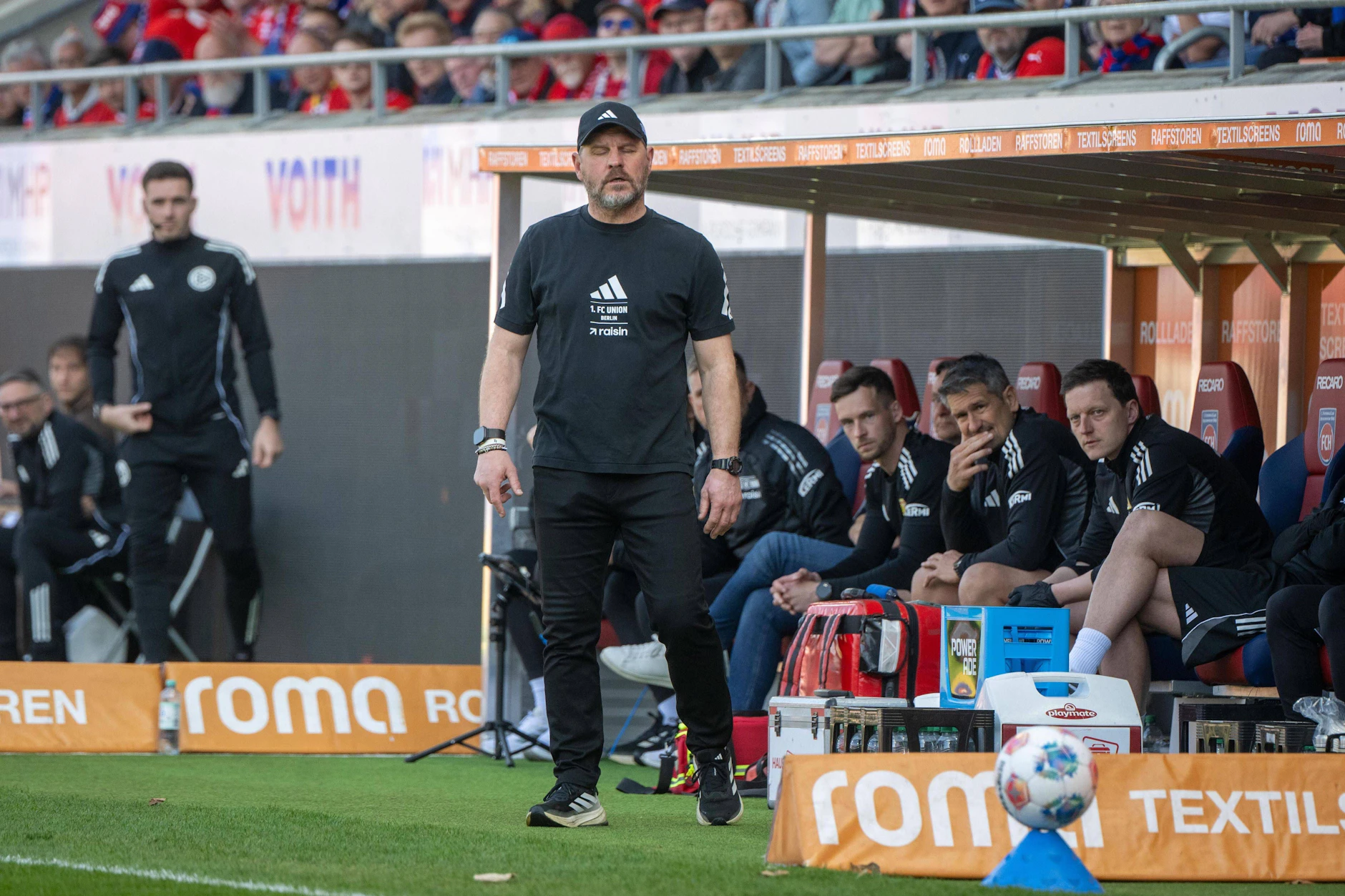 Auch Ex-Trainer Steffen Baumgart scheiterte am Experiment Viererkette.