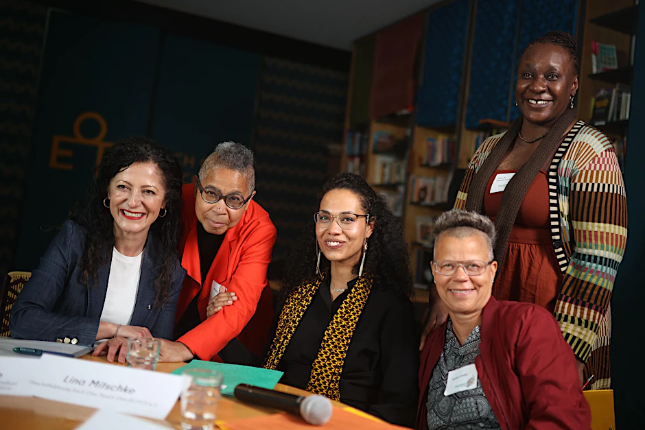 Senatorin Cansel Kiziltepe (ganz links) eröffnete Berlins erstes „Black Communities Center“.