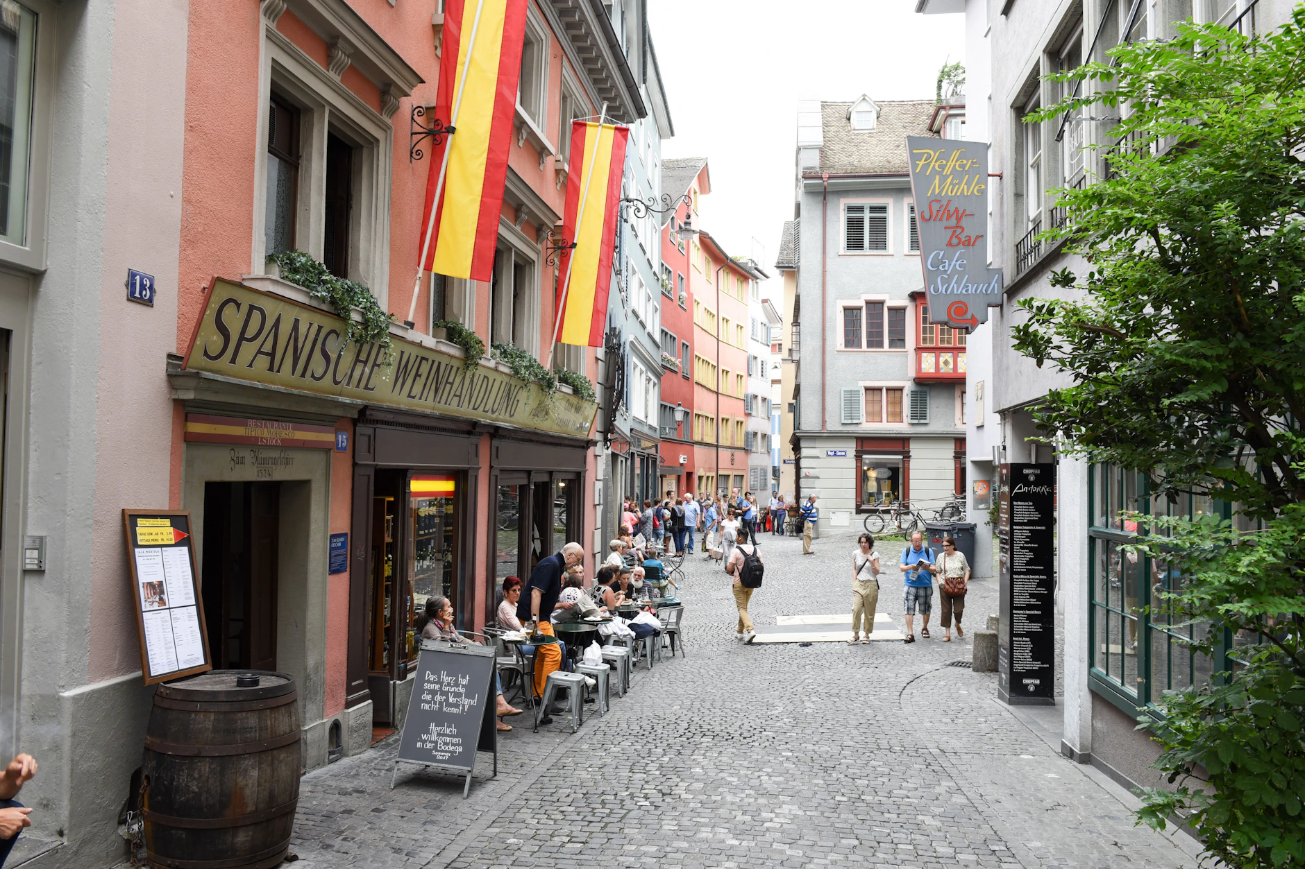 Das Zürcher Traditionslokal Bodega Española liegt mitten in der Altstadt – seit 1874 ein fester Anlaufpunkt für Einheimische und Touristen.
