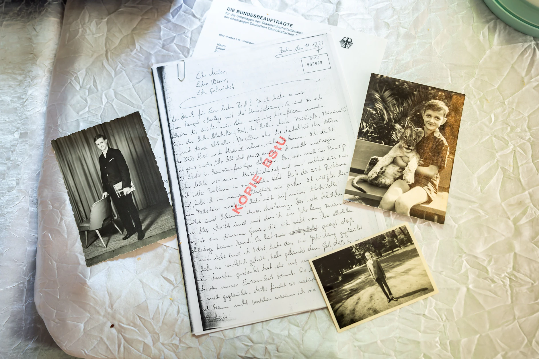 Jablonski schrieb Briefe an seine Mutter im Westen, um die Beziehung aufrecht zu erhalten. Die Stasi las alles mit.