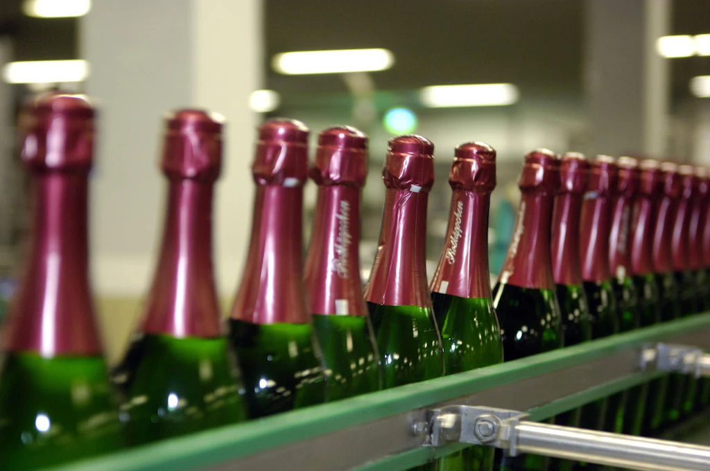 Warnstreiks legen Produktion bei Rotkäppchen und MEG lahm