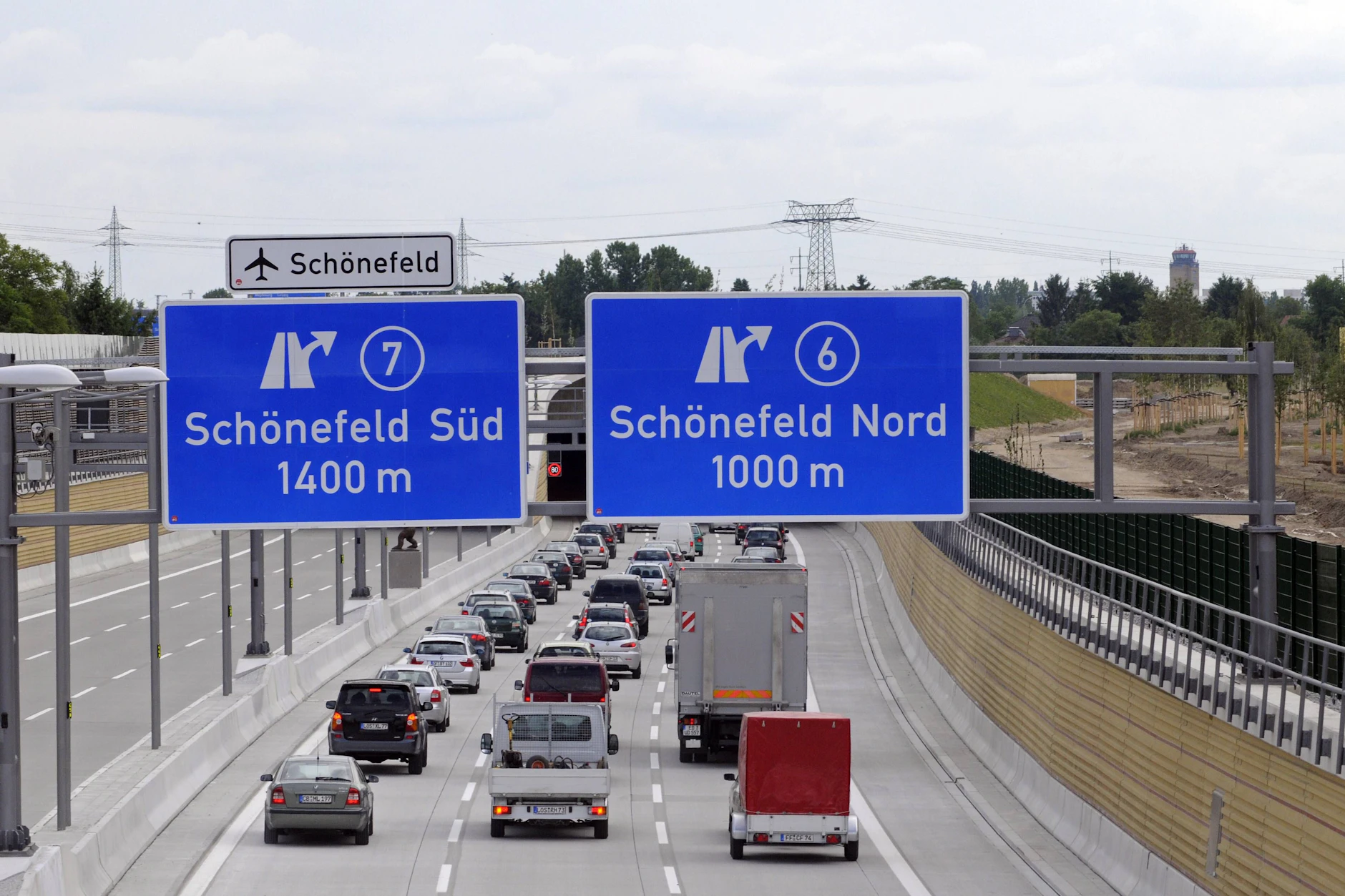 Auf der Autobahn A113 wurde nahe Adlershof ein Raser erwischt.