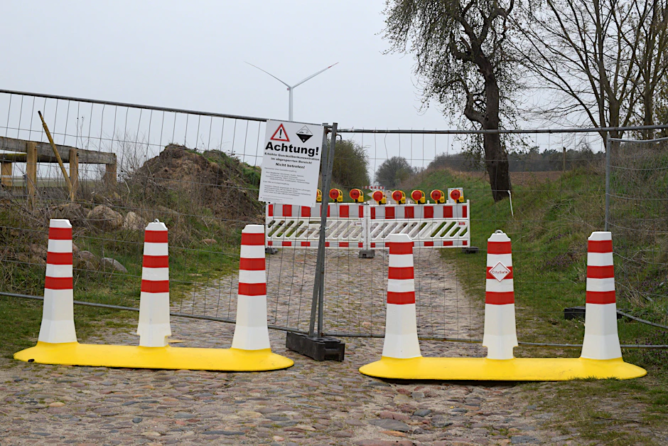 Bereits vor wenigen Wochen war in Cheine, einem Ortsteil von Salzwedel im Altmarkkreis, Quecksilber entdeckt worden, sodass Straßen abgesperrt werden mussten.