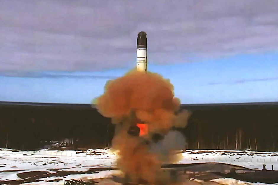 Eine Interkontinentalrakete vom Typ RS-28 Sarmat während eines Teststarts