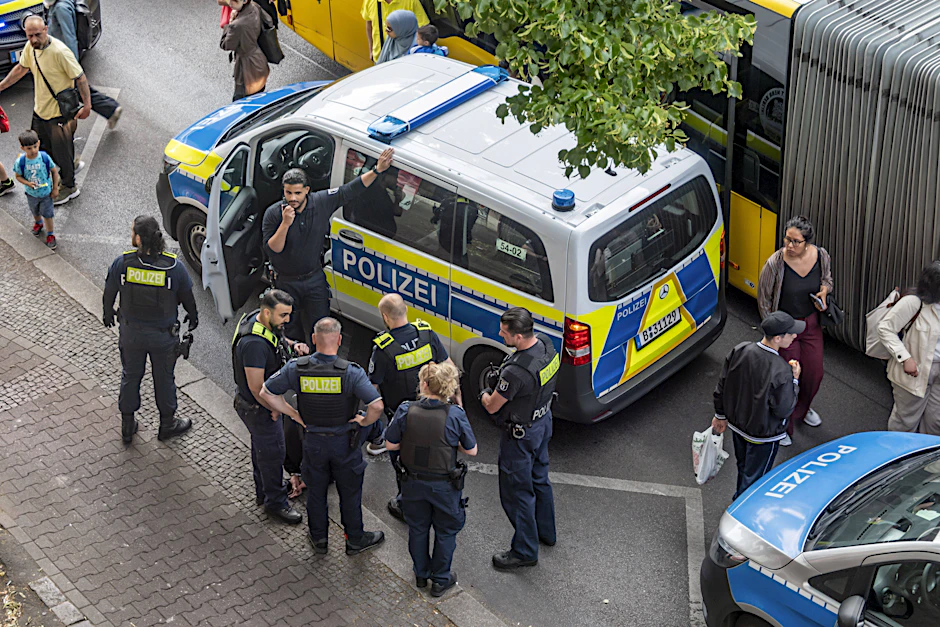 Hier erfahren Sie, wie viel unsere Polizisten wirklich verdienen. (Symbolbild)