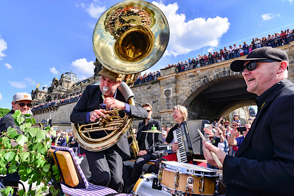 Die (abgesagte) Dixieland-Parade findet nun als Versammlung auf dem Terrassenufer statt