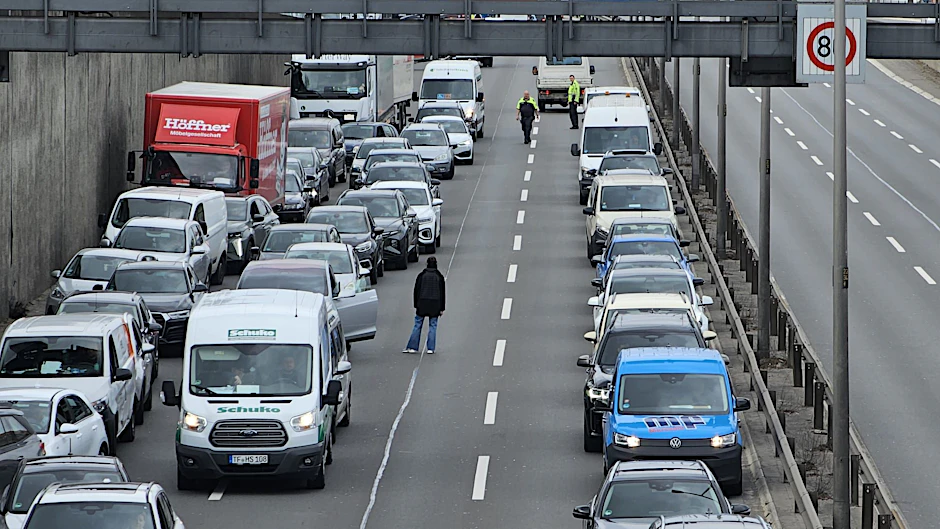 Um Berlin und Brandenburg rechnet der ADAC zum langen Himmelfahrtswochenende mit starkem Reiseverkehr.