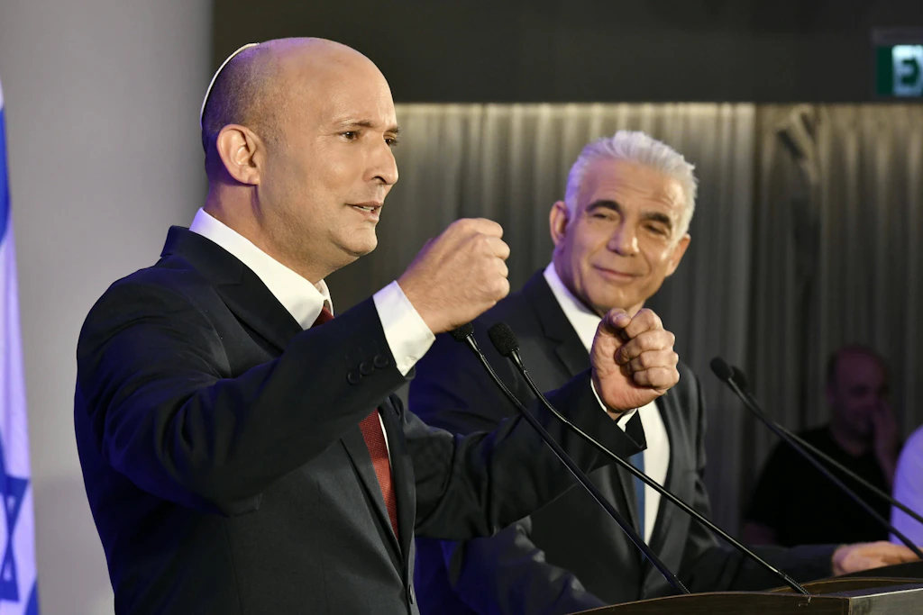 Die Oppositionsführer Naftali Bennett (l.) und Jair Lapid erneuern ihren „Brüderschaftspakt“.