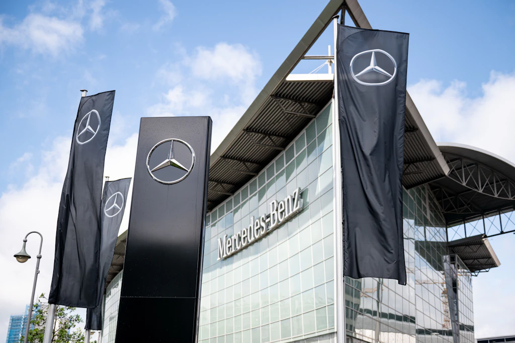 Tesla wächst, Mercedes verkauft: Warum verlieren die Deutschen Vertrauen in Berlin?