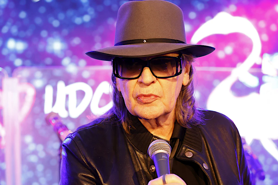 Udo Lindenberg befindet sich derzeit in klinischer Behandlung und wird nach ärztlichem Rat in den kommenden Wochen pausieren müssen.