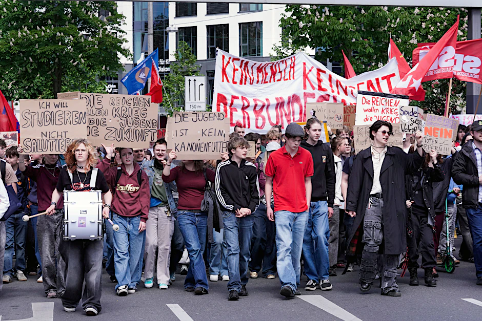 „Hier lernt man zu töten und zu sterben“: Berliner Schulstreik-Organisator über Wehrpflicht und Kanzler