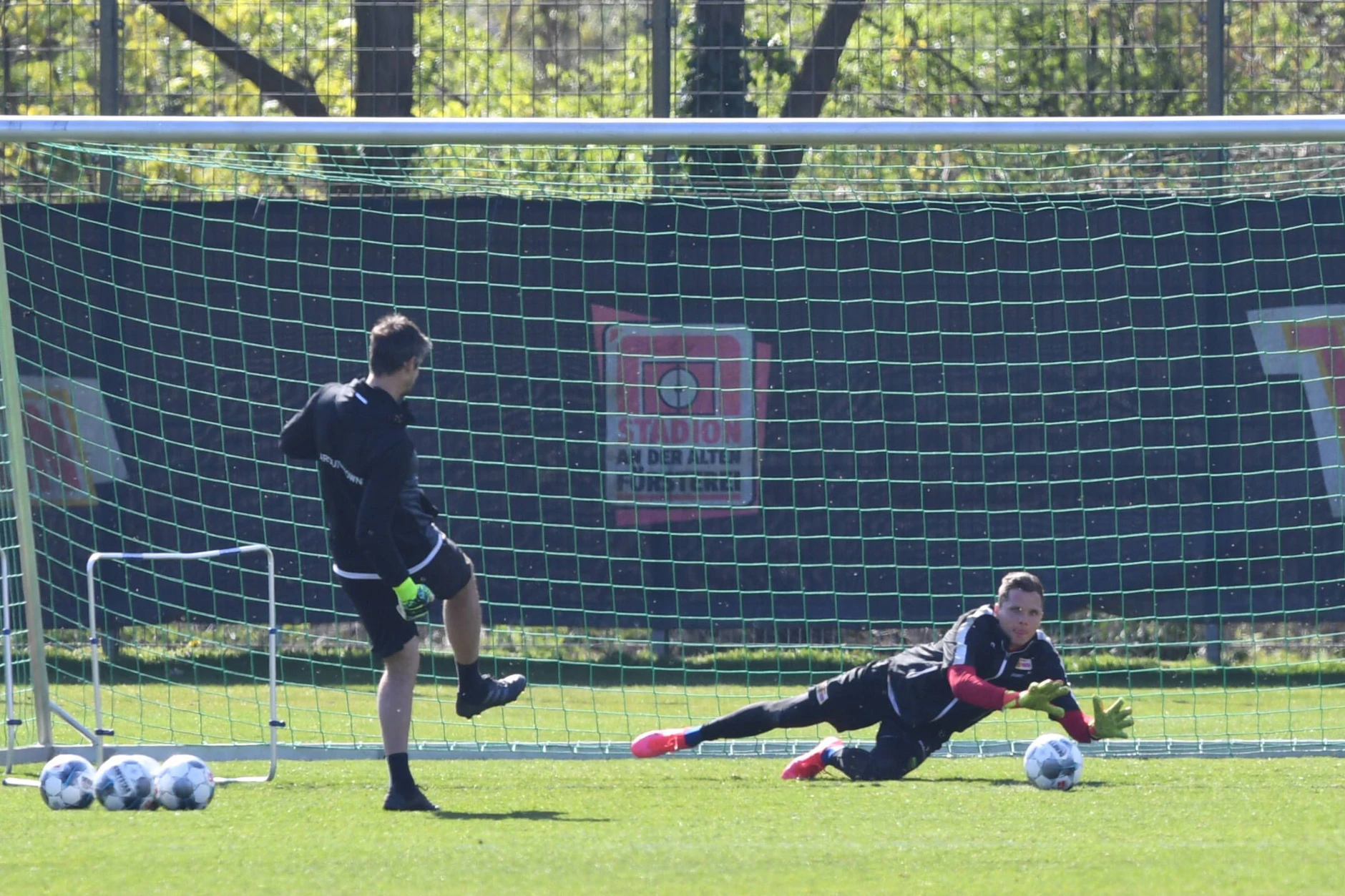 Erfolgreiche Zusammenarbeit beim 1. FC Union Berlin: Torwart Rafal Gikiewicz und Torwarttrainer Michael Gspurning (l.)