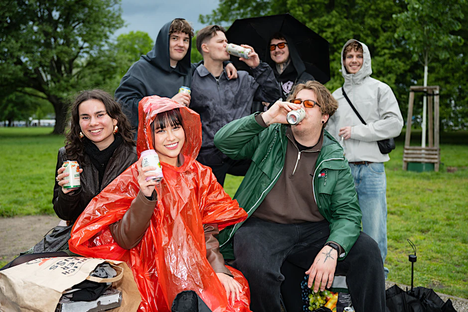Herrentag ist Partytag: Dieser Gruppe kann das schlechte Wetter nichts anhaben.