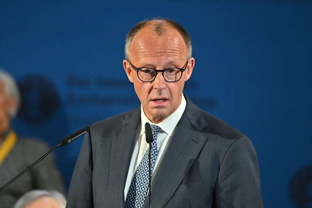 „Entscheiden selbst, wer für uns spricht“: Merz äußert sich zu Putins Vorschlag zu Schröder