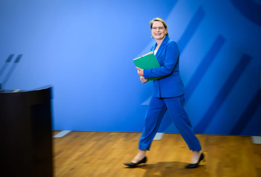 Brandbrief von Nina Chuba und Toten Hosen: Justizministerin nimmt Ticketmafia ins Visier