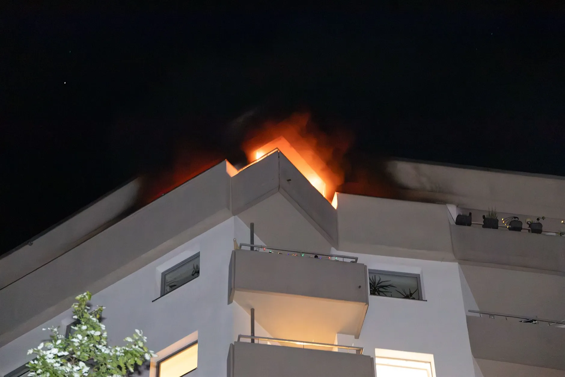 Berliner rettet sich selbst bei gefährlichem Hochhaus-Feuer im elften Stock