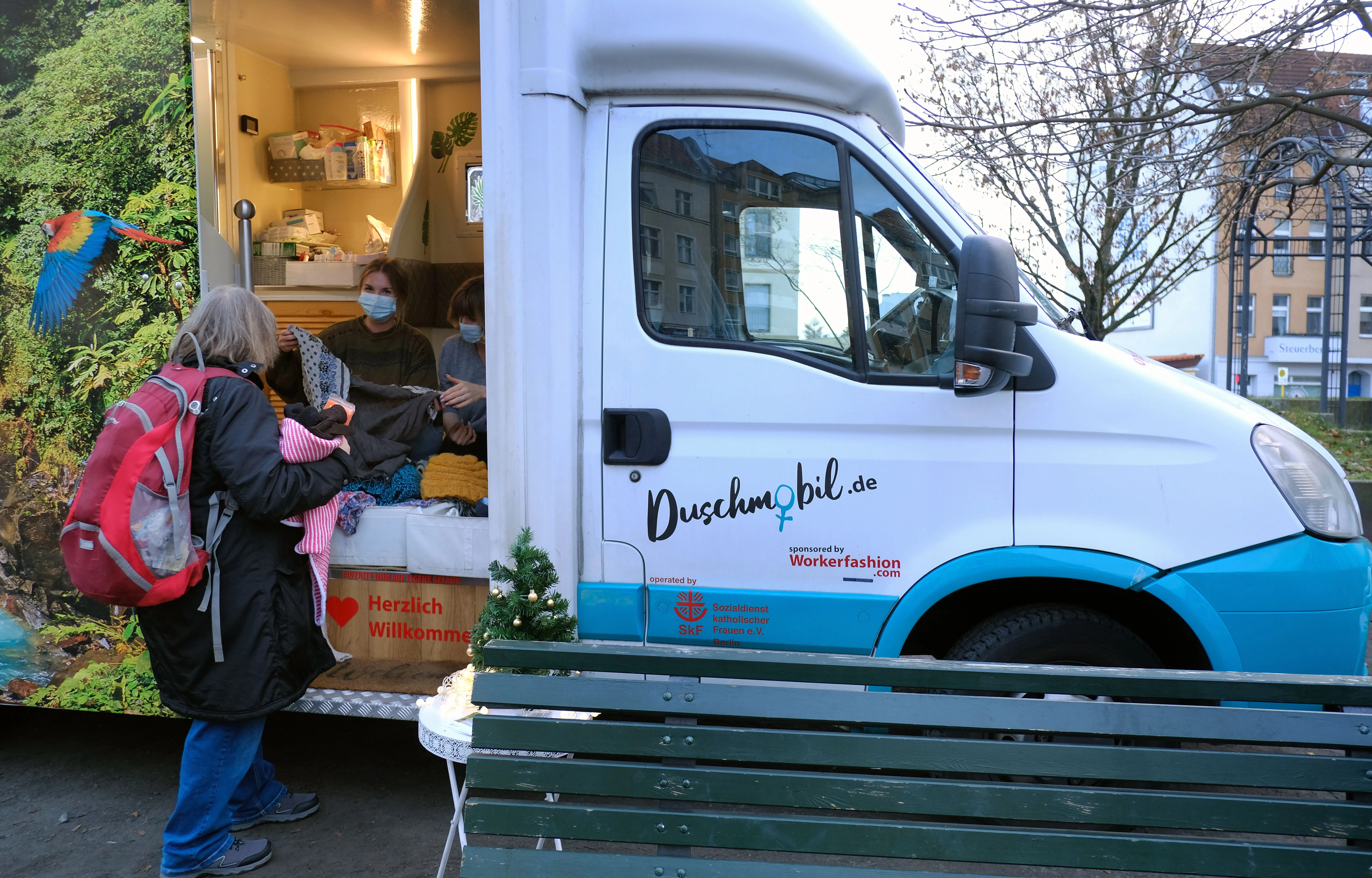 Berliner Duschmobile für Obdachlose starten Tour nach Rom
