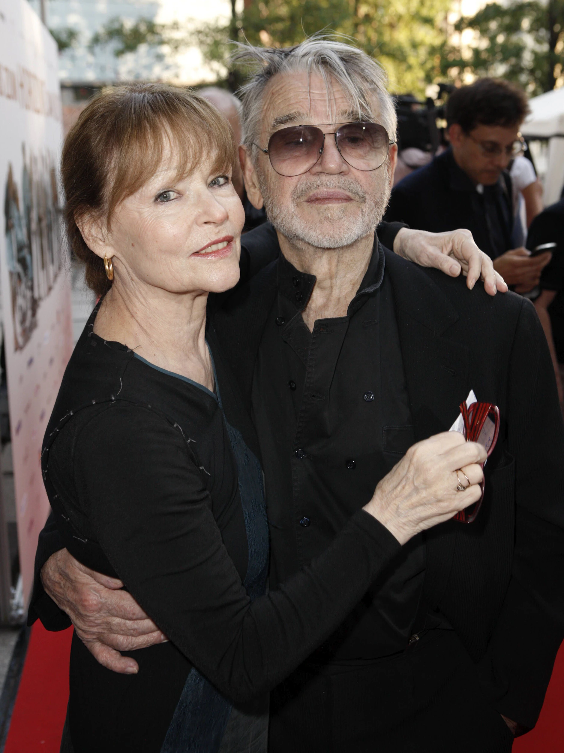 Angelica Domröse mit Ehemann Hilmar Thate bei der Premiere ihres letzten Films „Bis zum Horizont“, dann links.