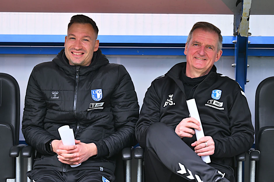 Sollen auch in der kommenden Saison das Trainerduo des 1. FC Magdeburg bilden: Pascal Ibold und Trainer Petrik Sander (v.l.)