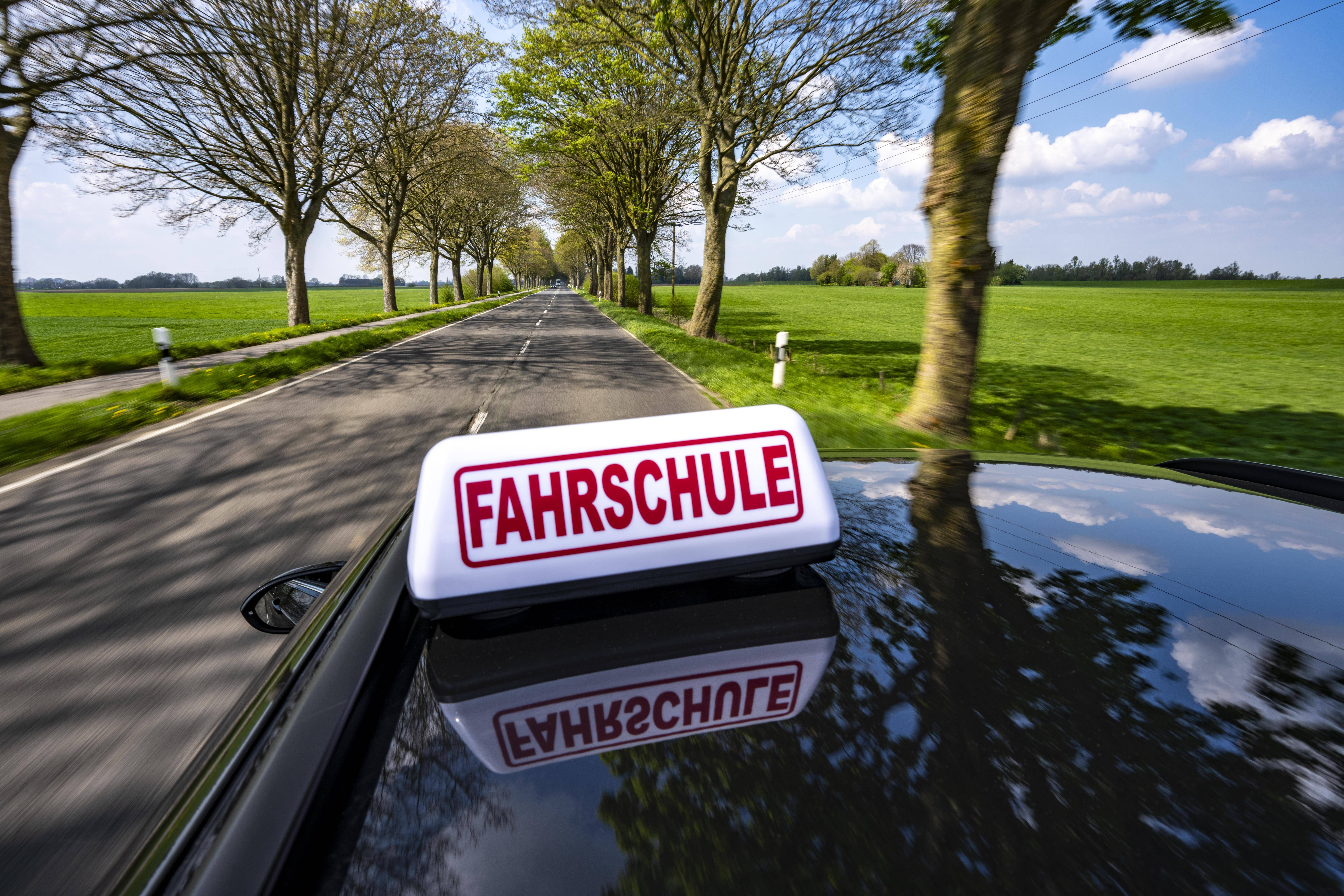 Fahrlehrer fährt Schüler an: So kam es zum Horror-Unfall von Oberkrämer