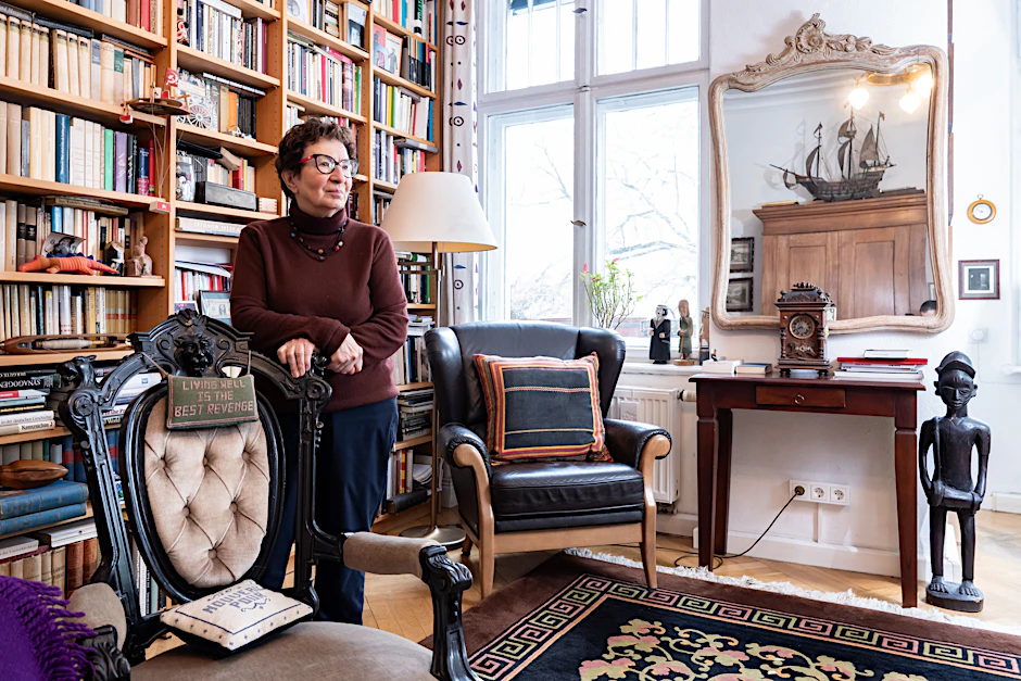 Publizistin Irene Runge in ihrer Wohnung in Berlin am 5. Februar 2026.