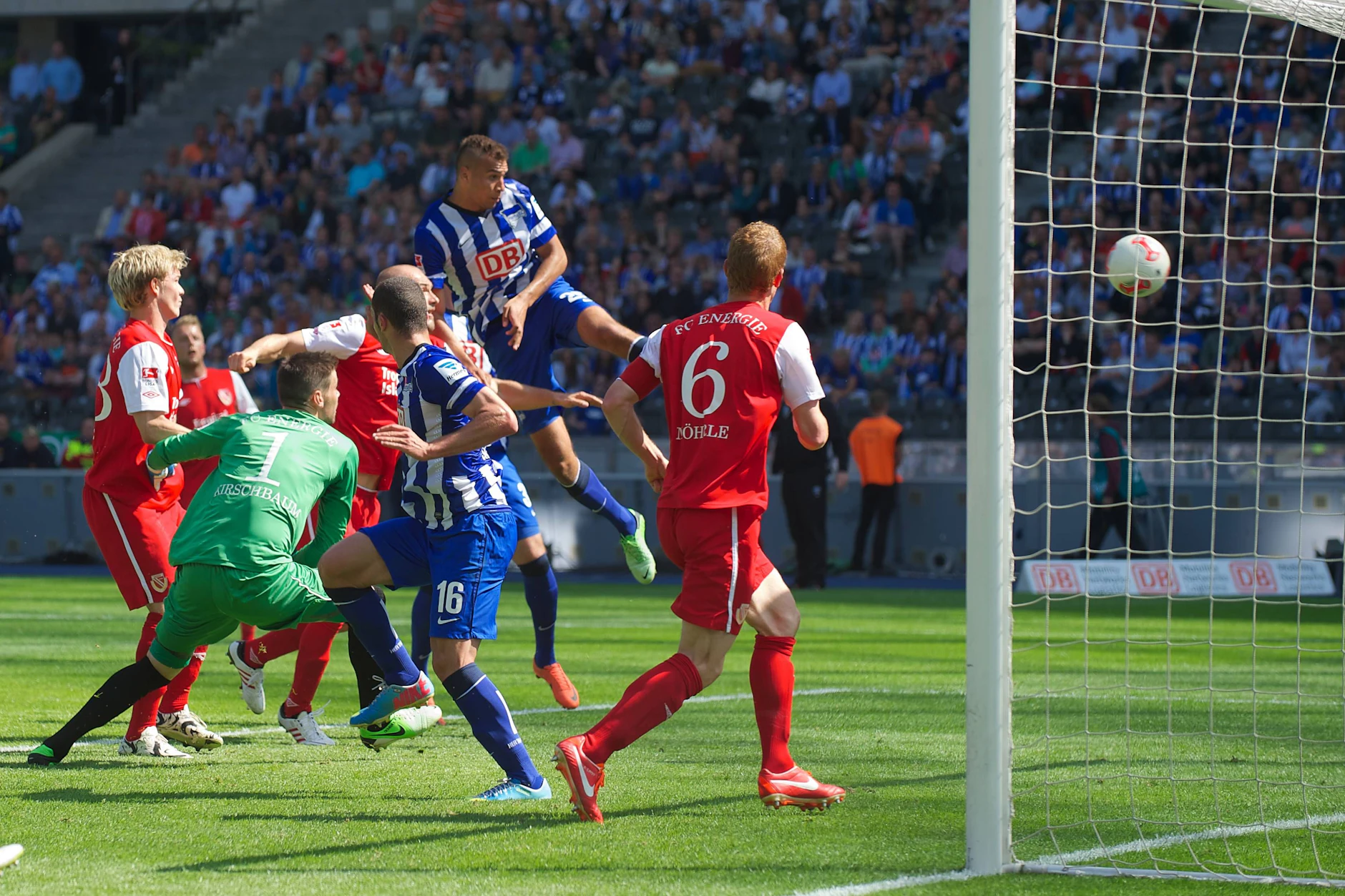 Das letzte Ostderby zwischen Hertha BSC und Energie Cottbus fand im Mai 2013 im Olympiastadion statt. Es endete 1:1 durch ein Kopfballtor von Jay Brooks. Nach dem Abpfiff feierte Hertha den Bundesliga-Aufstieg.