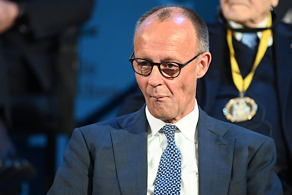 Auch Bundeskanzler Friedrich Merz hat es mit der Wahrheit beim großen Blackout in Berlin nicht so genau genommen.