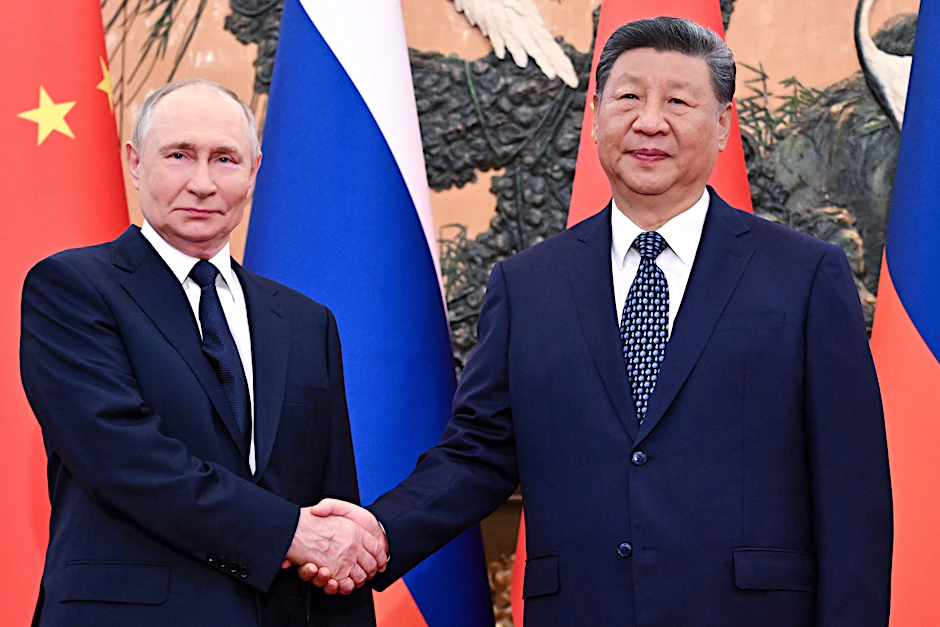 Der russische Präsident Wladimir Putin (l) und der chinesische Präsident Xi Jinping bei einem Treffen im Jahr 2025