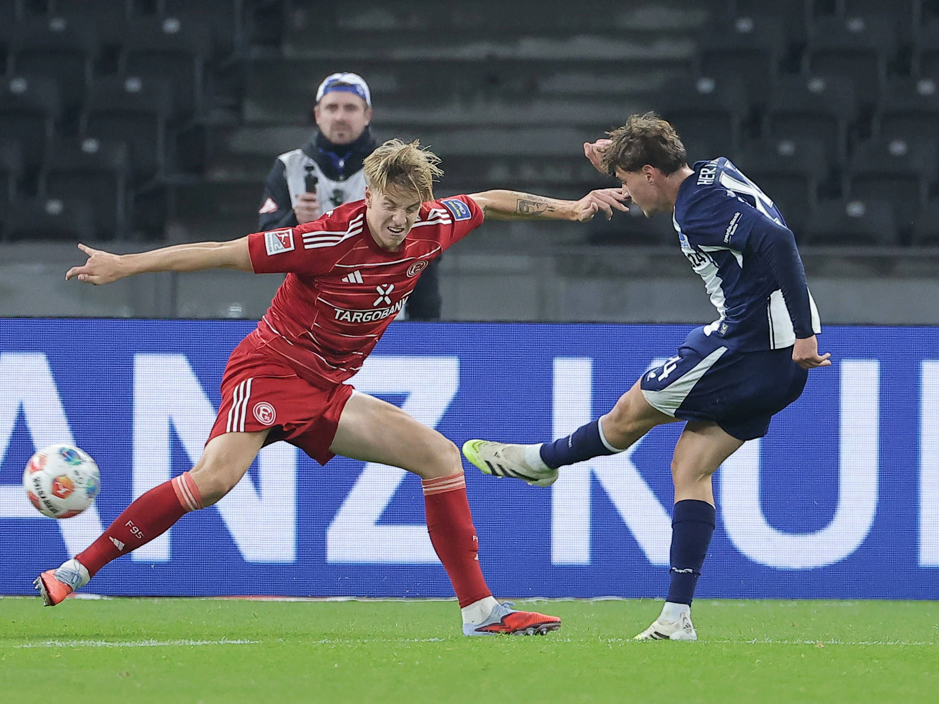 Maurice Krattenmacher erzielte im November 2025 für Hertha BSC ein Traum-Tor zum 1:0-Heimsieg gegen Fortuna Düsseldorf. 