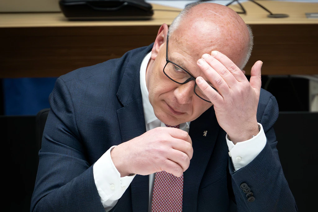 Berlins Regierender Bürgermeister Kai Wegner (CDU) führt die Berliner CDU im Wahlkampf an und darf alles alleine auslöffeln.