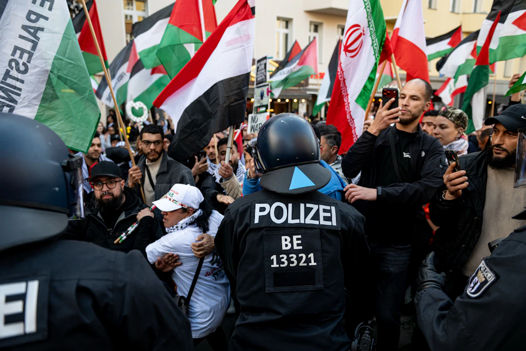 „Nakba-Aktionstage“: Wandschmierereien, Angriffe auf Polizisten und Festnahmen
