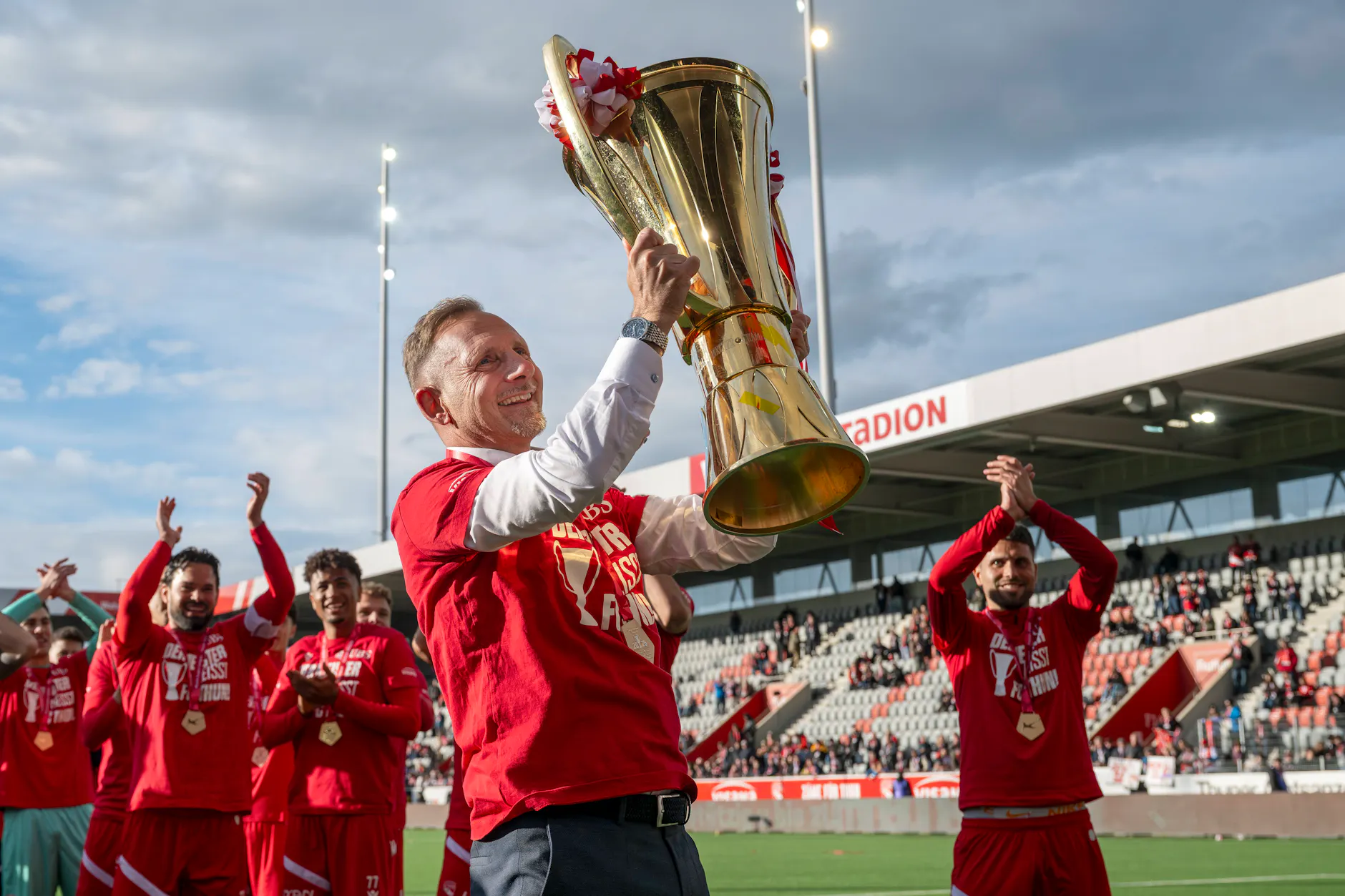 Mauro Lustrinelli feierte mit dem FC Thun sensationell die Schweizer Meisterschaft.