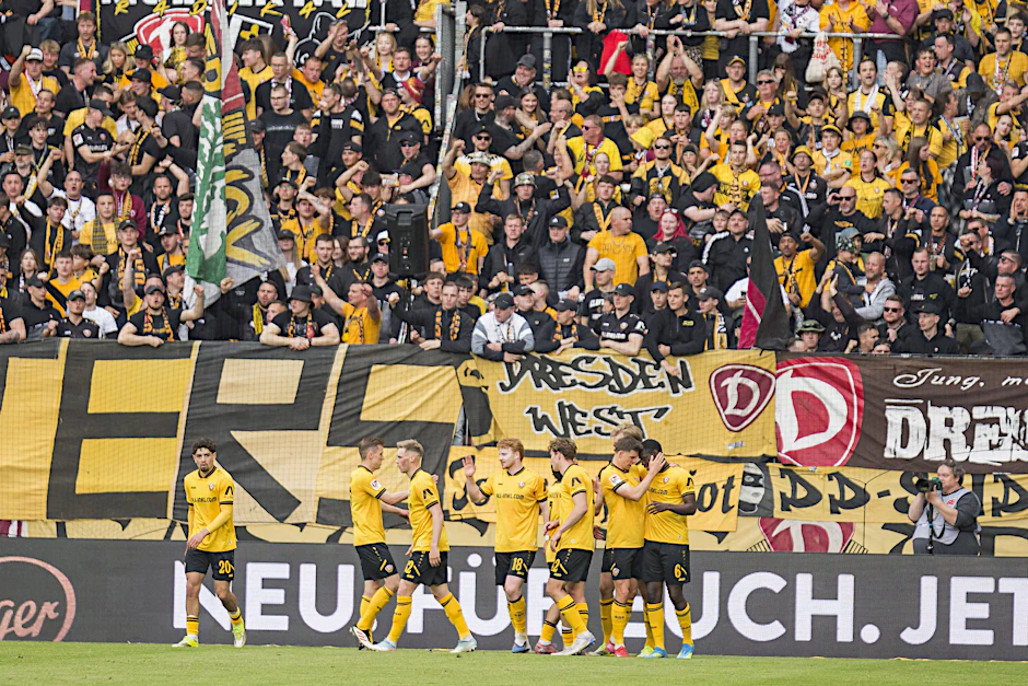Riesiger Jubel in Dresden: Dynamo bleibt nach einem Sieg gegen Kiel Zweitligist.