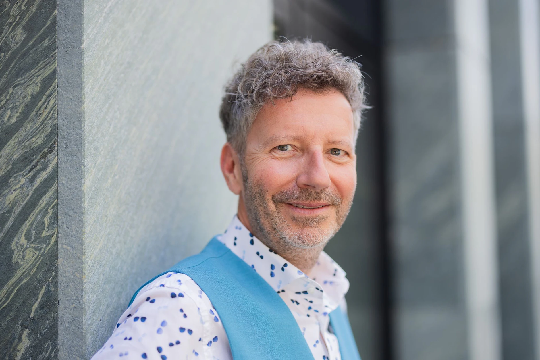 Moderator und ESC-Kommentator Thorsten Schorn verteilt während des Finales so einige verbale Spitzen. Unter anderem gegen Sarah Engels und Großbritannien.