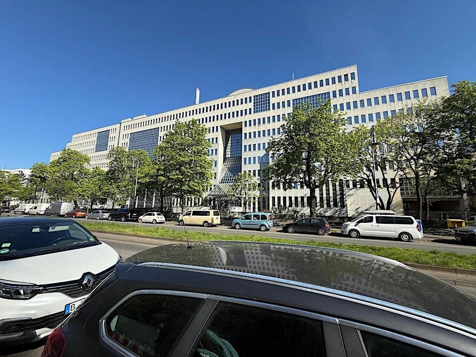 In diesem ehemaligen Bürogebäude an der Hasenheide in Kreuzberg werden Flüchtlinge einziehen,