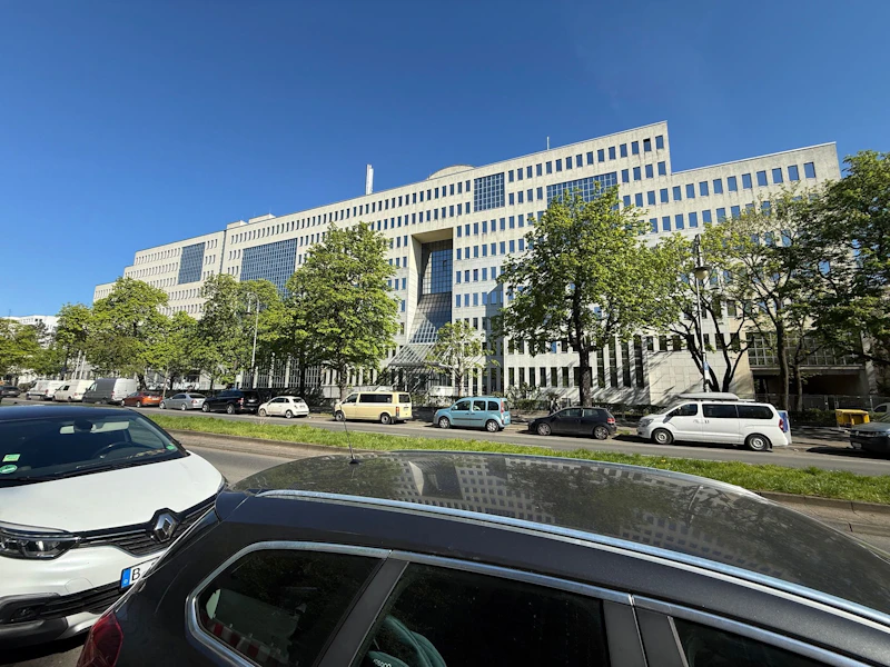 Flüchtlingsheim: Vergibt Berlin hinter verschlossenen Türen 100 Millionen Euro Steuergeld?