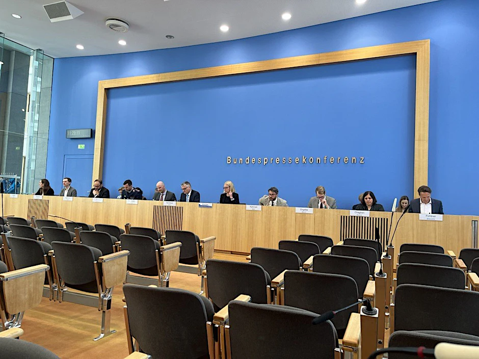 Regierungspressekonferenz am 18. Mai:&nbsp;Prioritätensetzung von Regierung und Hauptstadtpresse lassen einen öfters verwundert zurück.