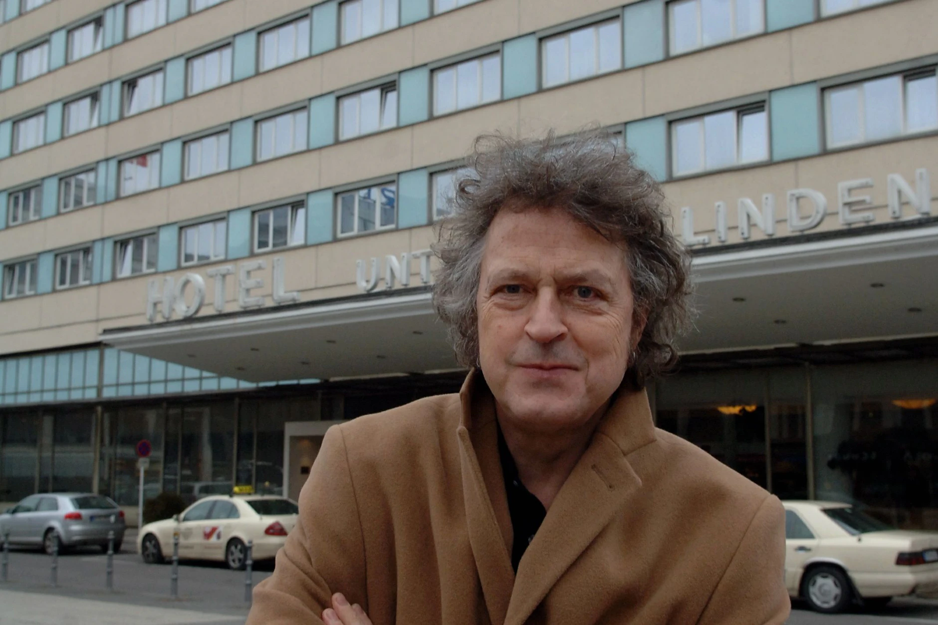 BAP-Sänger Wolfgang Niedecken besuchte im Februar 2006 noch einmal das Hotel „Unter den Linden“.