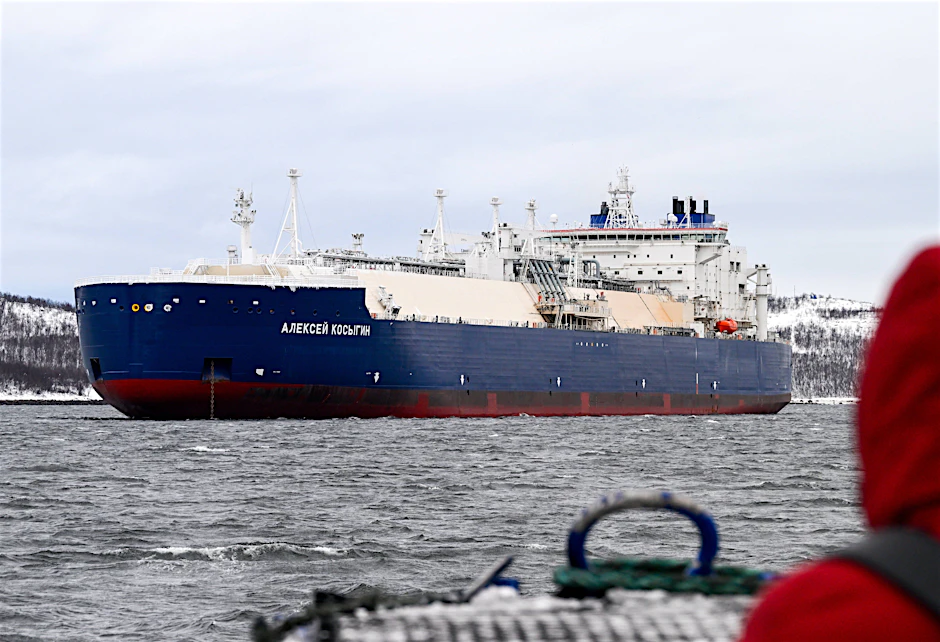 Russlands Schattenflotte für Arctic LNG 2 wächst – und lädt nun offenbar trotz US-Sanktionen Flüssigerdgas.