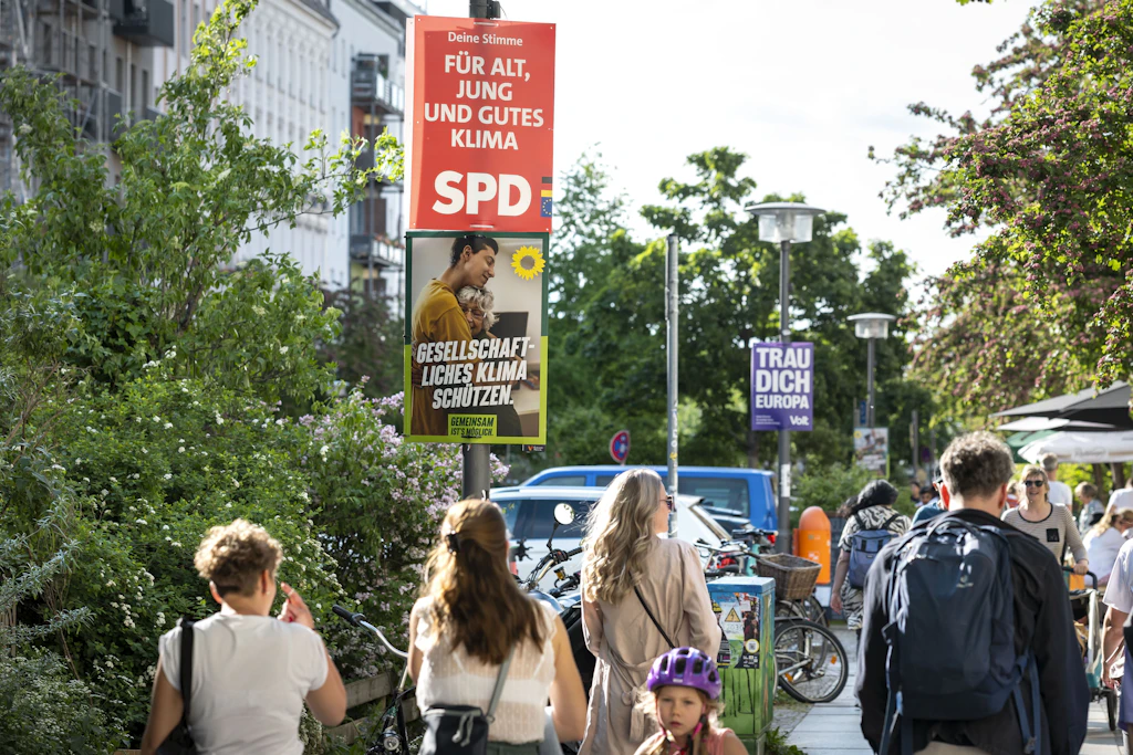 Wahlkampf in Berlin: Startschuss fürs Plakatieren fällt künftig nicht mehr um Mitternacht